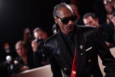 Snup Dog na sceni na dodeli Zlatnih globusa 2026