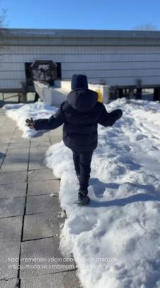 Kristina Radenković snimila sina, povela ga sa sobom na posao