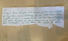 Žena u kafiću dobila poruku od neznanca