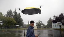 Jutjuber izmislio leteći kišobran