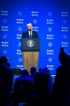 Donald Tramp Davos odbor za mir 2026