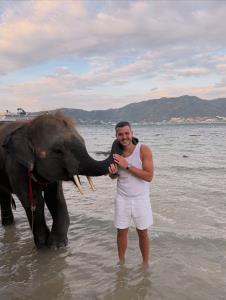 Viktor Živojinović na Tajlandu