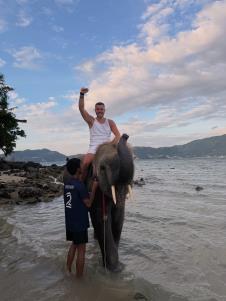 Viktor Živojinović na Tajlandu