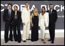 Kruz Bekam i devojka Džeki Apostel sa porodicom Bekam