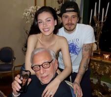 Nikola i Bruklin Bekam u društvu Nelsona Pelca