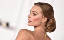 Margo Robi na crvenom tepihu sa dijamantskom ogrlicom Elizabet Tejlor