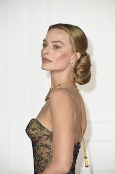 Margo Robi na crvenom tepihu sa dijamantskom ogrlicom Elizabet Tejlor