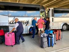 nelegalna putovanja turisti autobus shutterstock.jpg