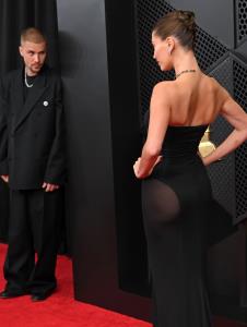 Džastin i Hejli Biber na crvenom tepihu - Gremi 2026