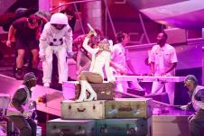 Nastup Sabrine Karpenter na dodeli Gremi nagrada