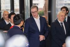 Aleksandar Vučić Agibot robot (1).jpeg