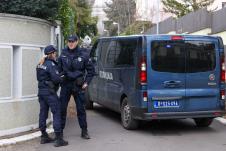 Zdravko Čolić bačena bomda vila Dedinje (1).jpeg