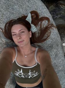 Flora de Jogi čita priče usamljenim muškarcima