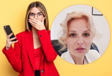 Marija Benin/žena u crvenom sakou čita loše vesti na telefonu