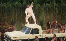 Bed Bani nastupa na poluvremenu Superboula LX uz poruku ljubavi i jedinstva