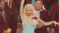 Lejdi Gaga je na Superboulu 2026. izvela salsom inspirisanu verziju pesme Die With a Smile