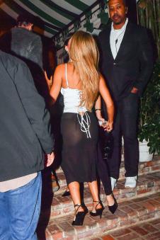 Bruks Nejder u providnoj suknji na rođendanskoj žurci