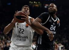 Valter Tavares i Bruno Fernando na meču Partizan Real