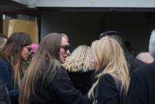 Ceca Šarić na sahrani majke Goge Sekulić