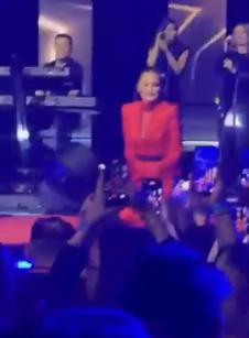 Aleksandra Prijović pala na bini