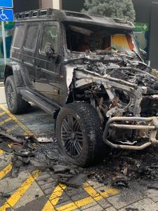 Baka Prase zapaljen automobil