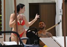 Eni Kilner, Kajl Voker na plaži