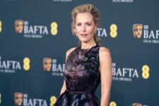 Džilijen Anderson u haljini Roksande Ilinčić na BAFTA nagradama