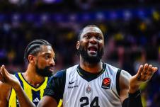 Bruno Fernando na meču Fenerbahče - Partizan