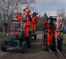 Harem Girls i Ivana Krunić na traktorima krenule na PZE