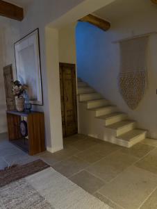 Elena Karaman Karić, vila u Francuskoj