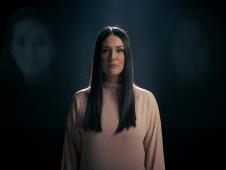 Glumica Anja Ilić u kampanji Napišimo priču iz početka.JPG