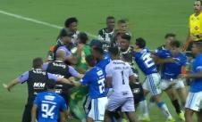 Tuča fudbalera na utakmici Kruzeiro - Atletiko Mineiro