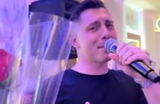 Dijamanti bend poklanjali ruže na nastupu