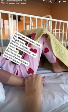 Mia Borisavljević sa ćerkom u bolnici