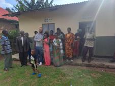 Srđan i Dafina - Srđan sa njenom familijom u Ugandi.jpg