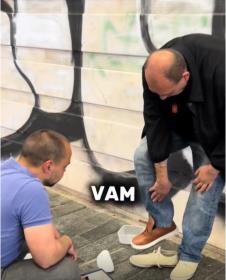 influenser poklonio patike