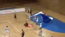 Koš pao igraču Splita na glavu