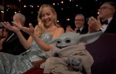 Grogu u publici na dodeli Oskara (2).PNG