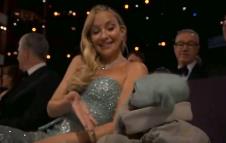 Grogu u publici na dodeli Oskara (3).PNG