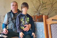 Samohrani otac Dragan Lazarević sa sinom
