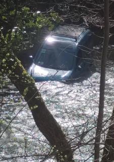 Automobil sleteo u reku kod Petrovca na Mlavi