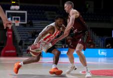 Janari Joesar na meču Crvena zvezda - Bosna