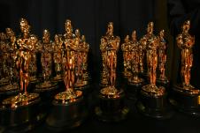 statue Oskara u vitrini