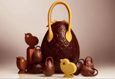 Čokoladna torba Luj Vitona Sac Œuf Jaune napravljena za Uskrs 2026 u ekskluzivnoj radnji u Parizu (1).PNG