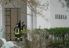 Vatrogasci ispred Srpskog paviljona na Bijenalu u Veneciji