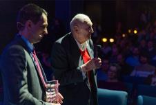 02 Nikola Markovic urucenje plakete.jpg