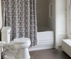 Devojka pokazala renovirano kupatilo