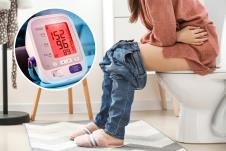 mlada žena na wc šolji u svom kupatilu/aparat za merenje pritiska koji pokazuje viske vrednosti