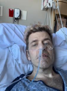 Perez Hilton u bolničkom krevetu tokom oporavka u Las Vegasu