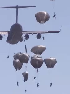 američki padobranci 82. vazdušno-desantna divizija.jpg